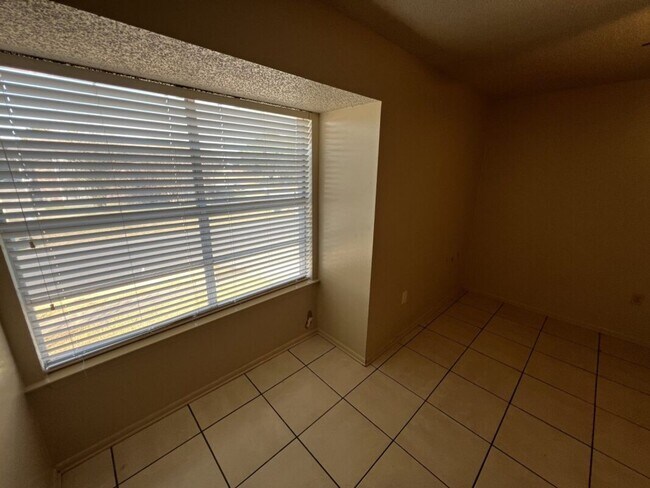 Building Photo - Weston St.