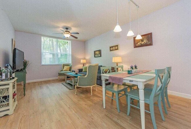 Building Photo - 630 S Sapodilla Ave