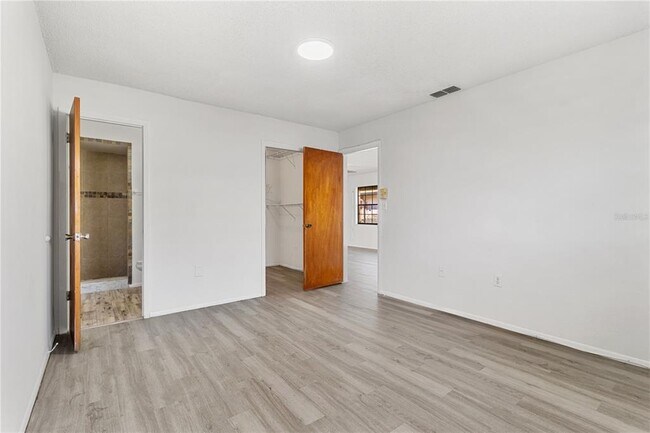 Building Photo - 13250 Ridge Rd S