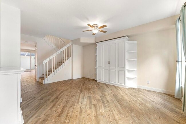 Building Photo - 180 Freeport Dr