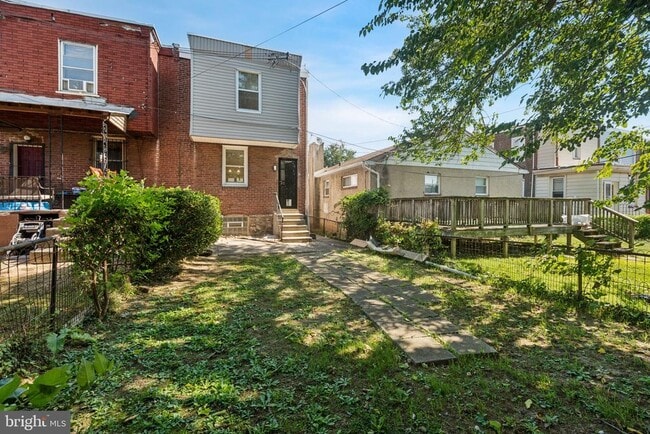 Building Photo - 534 Benner St