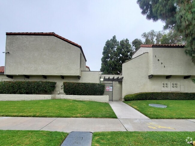 Building Photo - Gilbert Court Apartments