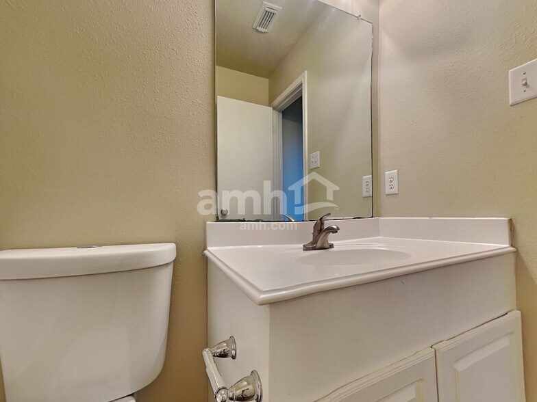 Building Photo - 9530 Belleclarie Ln