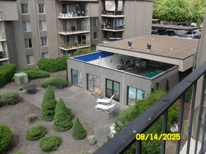 Building Photo - 5575 E Evergreen Blvd
