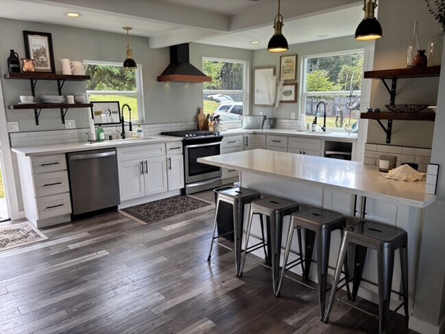 Building Photo - Waterfront 2-Bedroom with a loft Home on Anderson Island