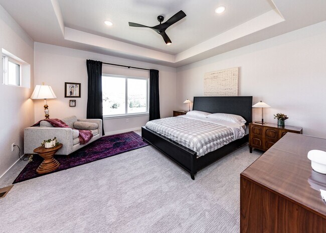 Building Photo - Beautiful Townhome Next to Nature on Westside