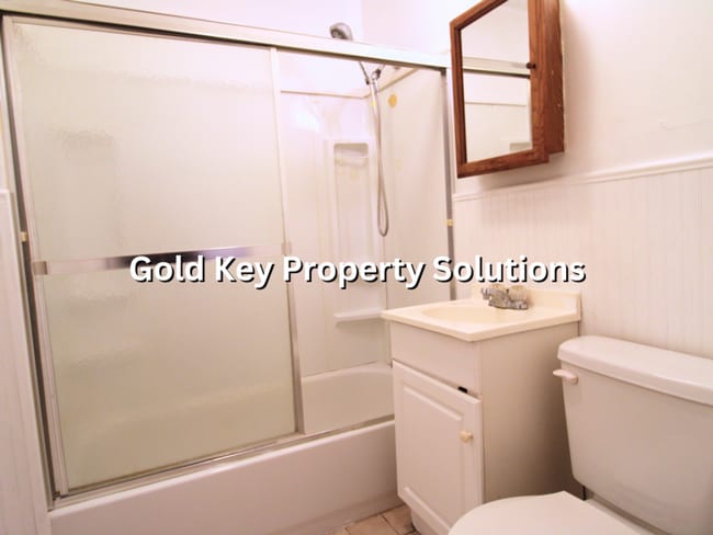 Building Photo - 1212-1212 1/2 LAYTON RD.