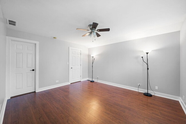 Building Photo - 2607 School Dr