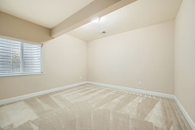 Building Photo - 4 Bed/4Bath Ranch-style home in the sought-after Meadow Mountain Villas community of southwest Lo...