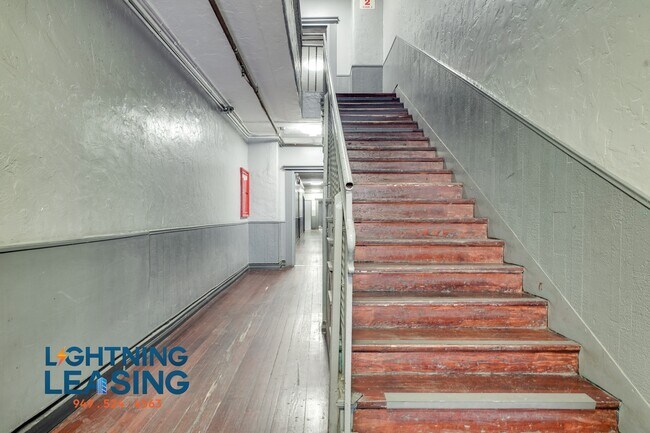 Building Photo - 923 S Bonnie Brae St