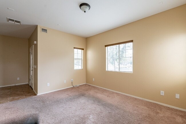 Building Photo - 3 bedroom home in Surprise