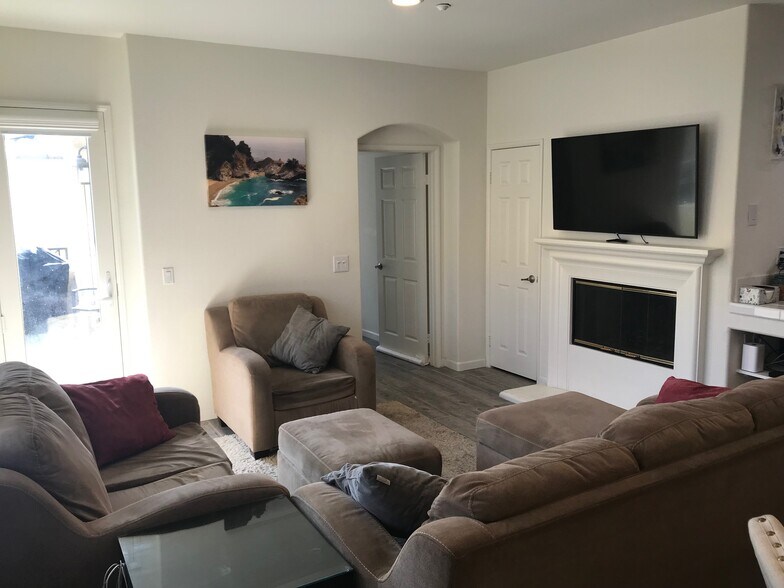 Living Room - 2626 Bellezza Dr