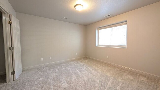 Building Photo - 2795 Stonewall Heights