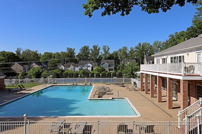 Building Photo - Pet-Friendly Villas at Southern Ridge Apartment