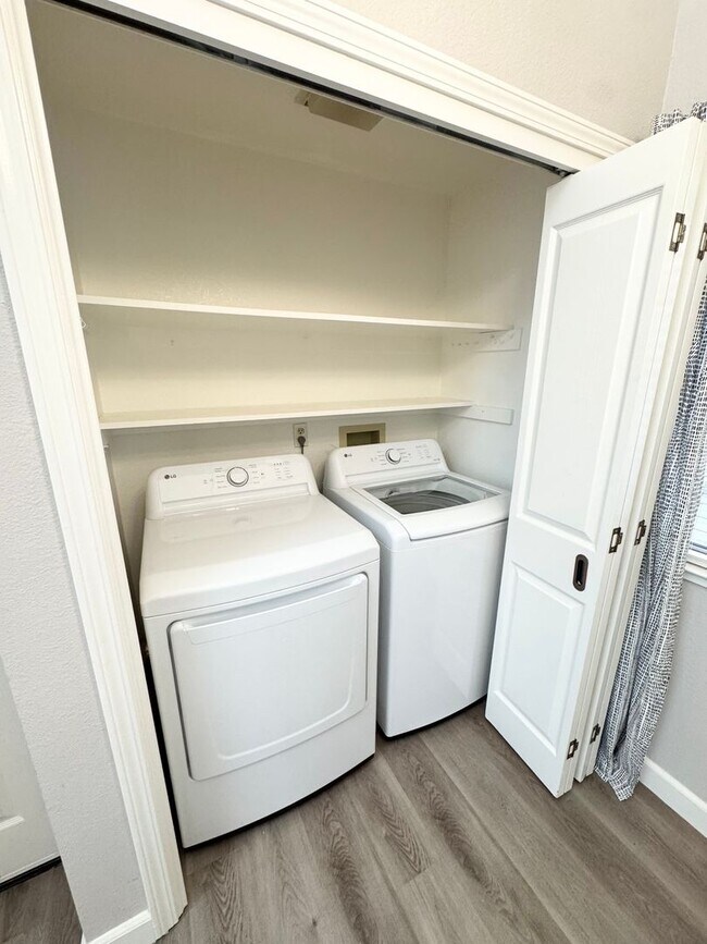 Building Photo - Move-In Ready 3-Bed, 2-Bath Home in Roseville! SEE VIDEO