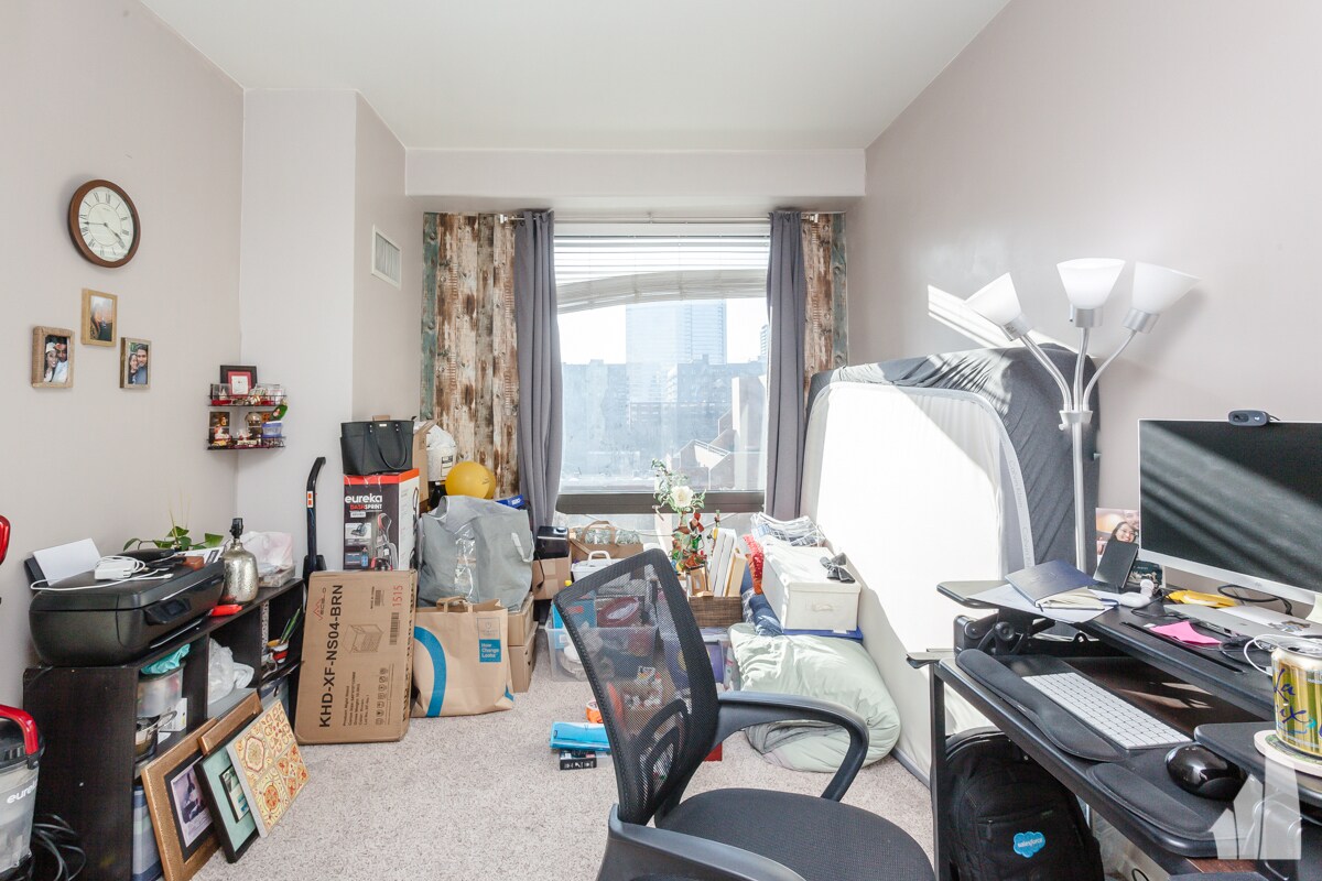 Building Photo - 1 E 8th St