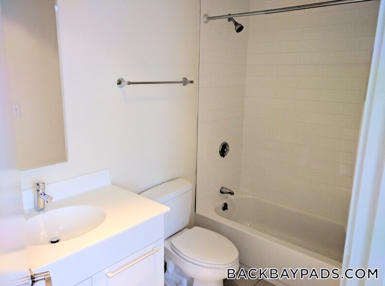 Building Photo - 1126 Boylston St