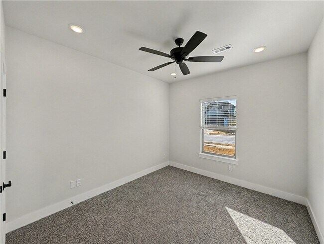 Building Photo - 6906 SW Basswood Ave