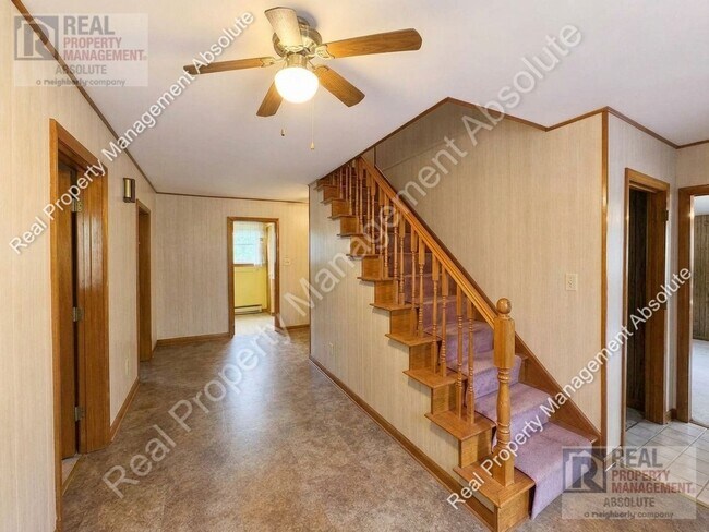 Building Photo - 324 Mammoth Rd