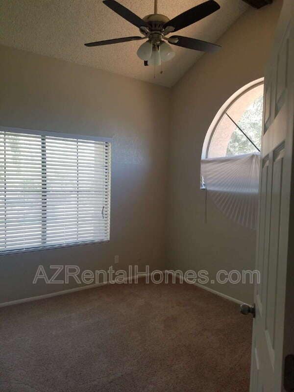 Building Photo - 609 E Mesquite Cir