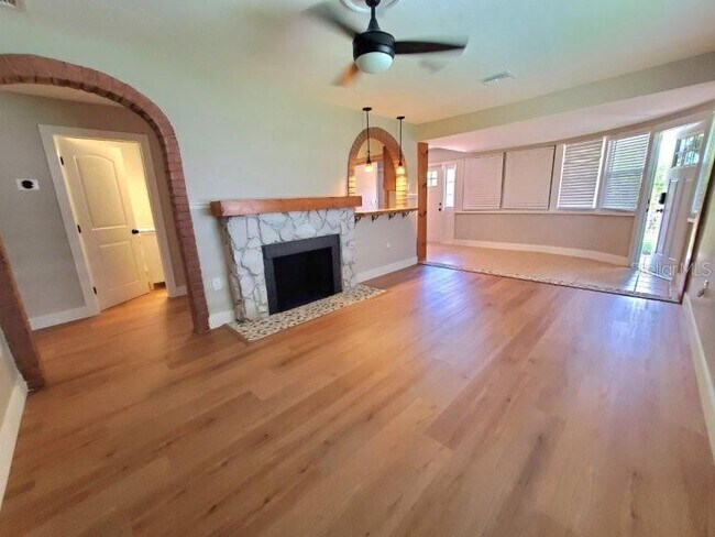 Building Photo - 219 Darst Ave