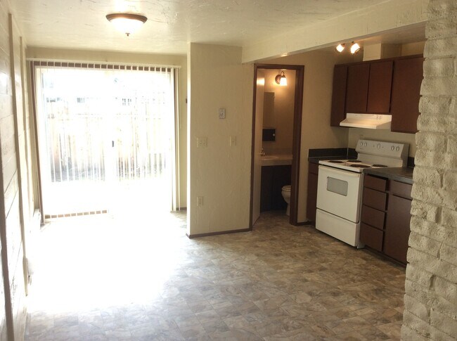 Building Photo - 2 Bedroom Duplex in Whiteaker Neighborhood