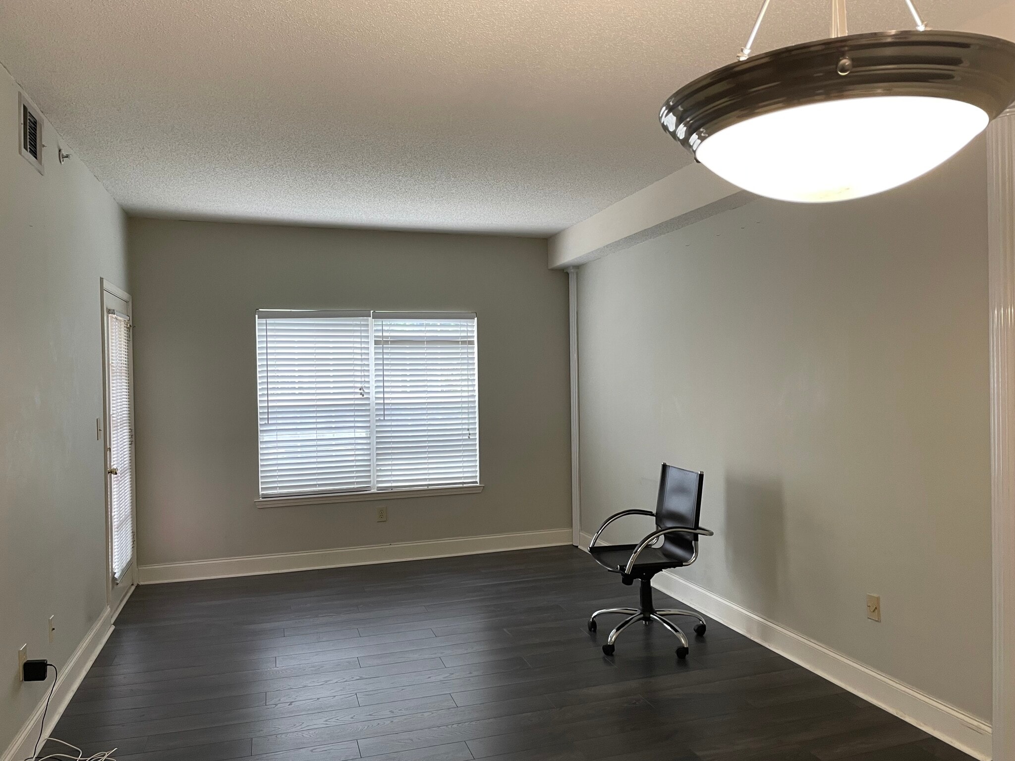 Building Photo - 1075 Peachtree Walk NE