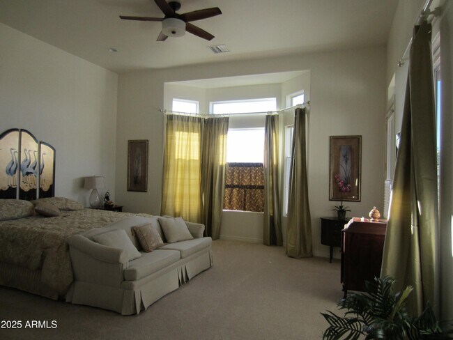 Building Photo - 5715 E la Privada Dr