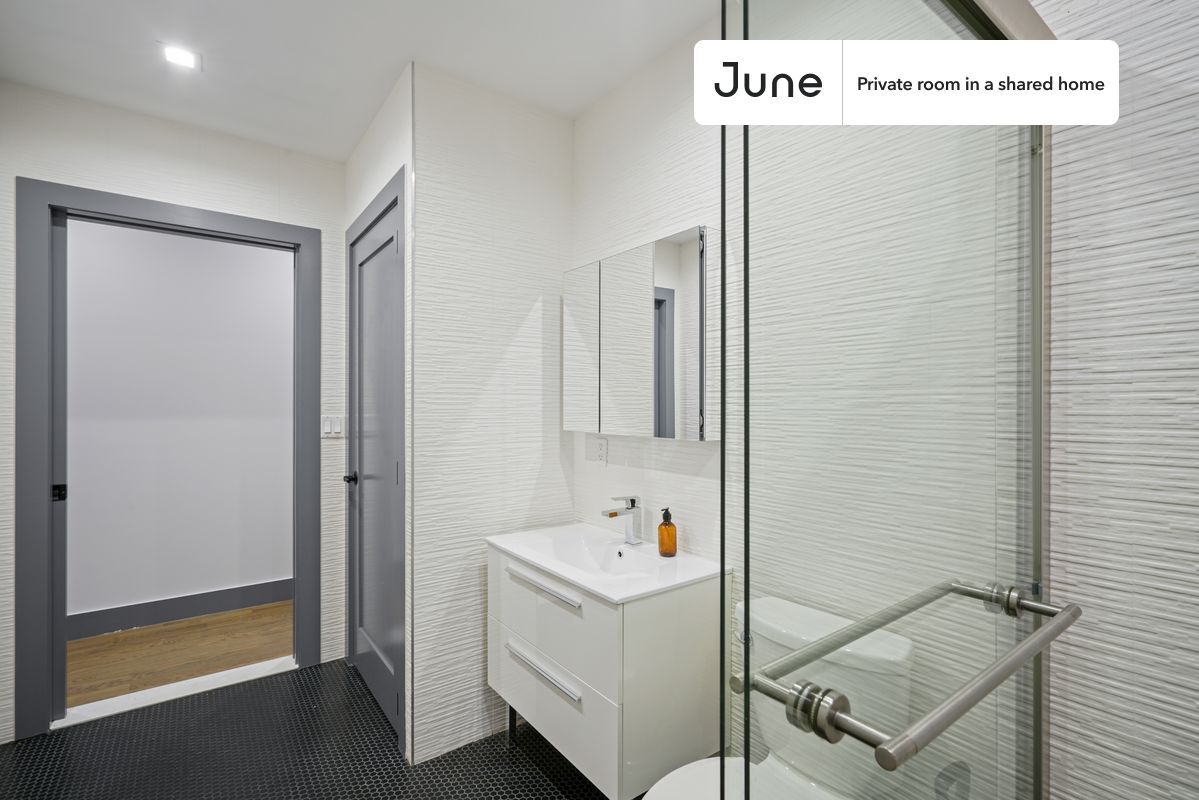 Building Photo - Room in Shared 4 bed/2 bath home