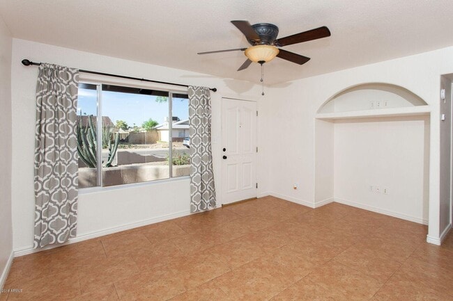 Building Photo - 3228 W Lisbon Ln