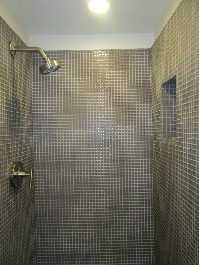 Building Photo - DEPOSIT PENDING Stunning 3 Bedroom, 2 Bath...