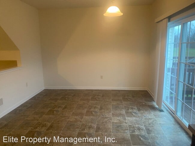 Building Photo - 3 br, 2.5 bath House - 545 Marion Rd