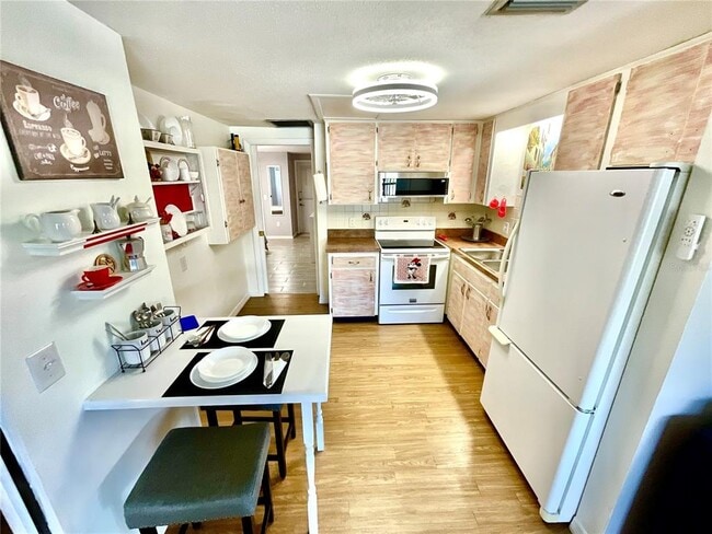 Building Photo - 1980 Tahitian Pl