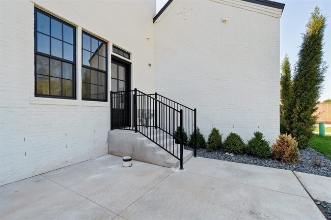 Building Photo - 18821 Selah Wy