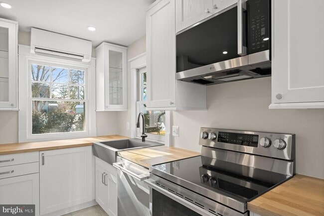 Building Photo - 7332 Springfield Ave