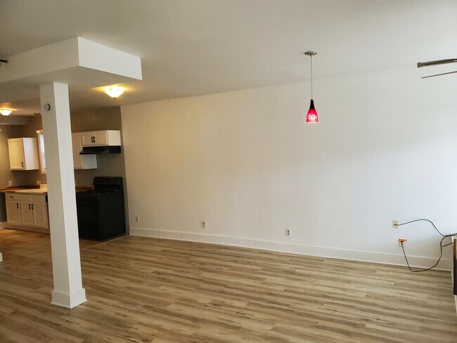 Building Photo - 1211 23rd Ave NE