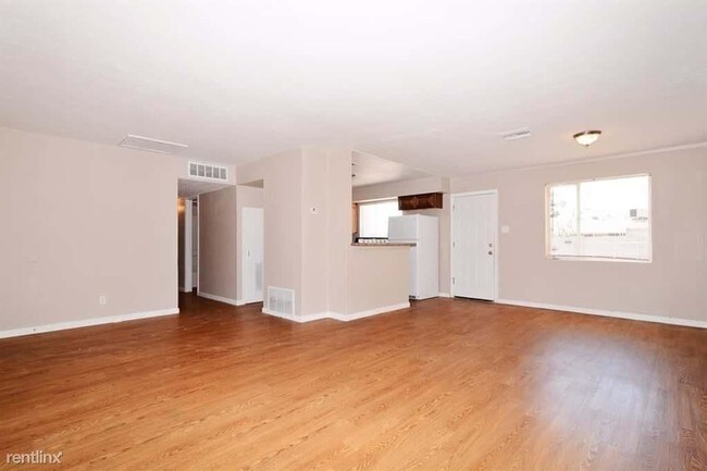 Building Photo - 3 br, 2 bath House - 5610 West Roma Avenue