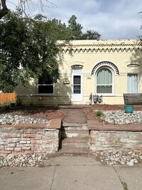 Building Photo - Adorable Sloan's Half Duplex