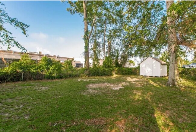 Building Photo - 201 Dixie Dr