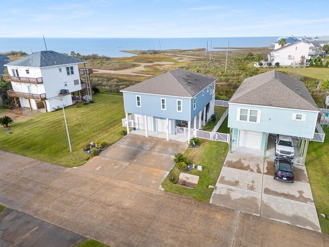 Building Photo - 22520 Bay Point Dr