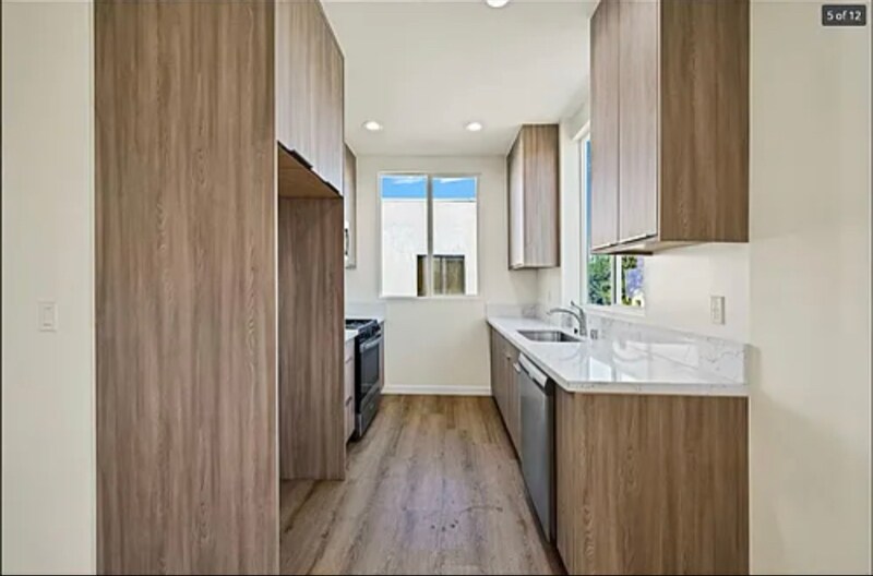 Building Photo - 8827 Van Nuys Blvd