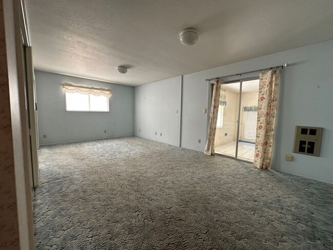 Building Photo - 5842 Henley Rd