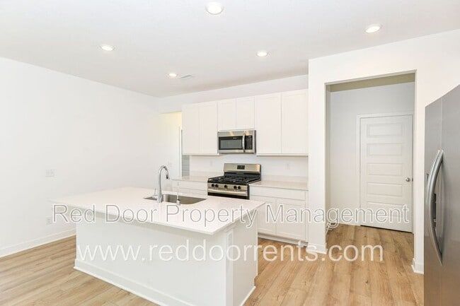 Building Photo - 1564 Mitis St