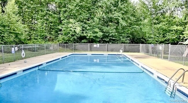 Building Photo - 224 Fox Run Ln