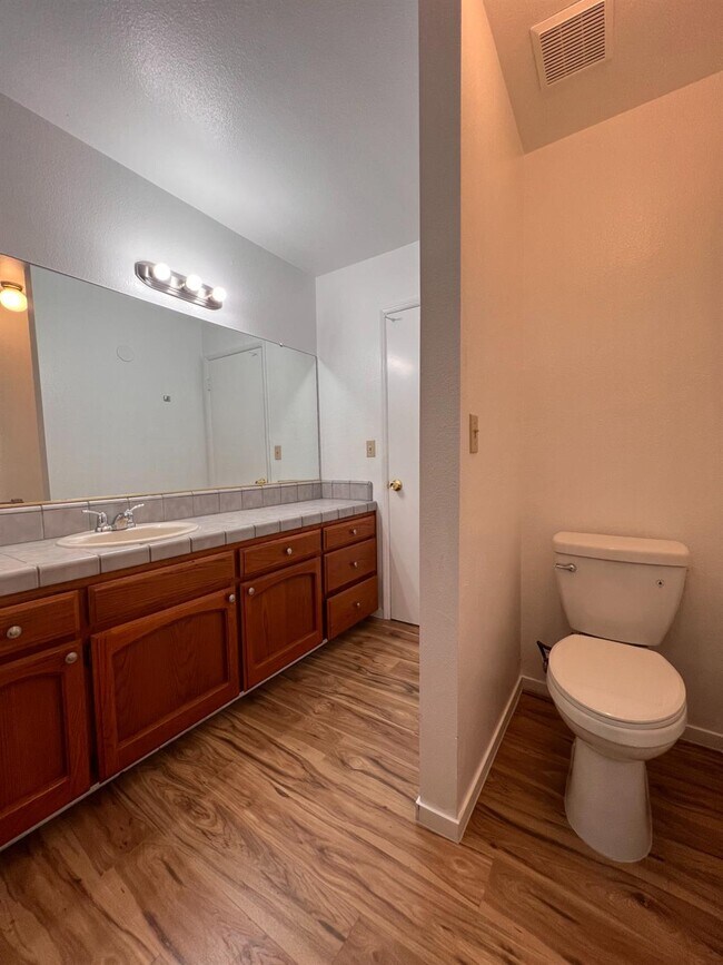Building Photo - 479 E Alluvial Ave