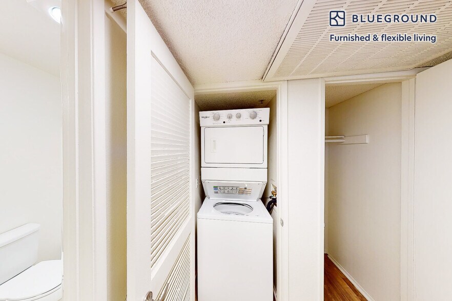 Building Photo - 5679 Amaya Dr