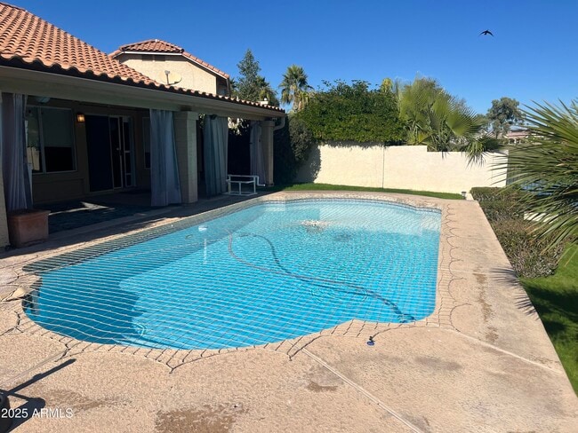 Building Photo - 3721 S Hawthorn Dr