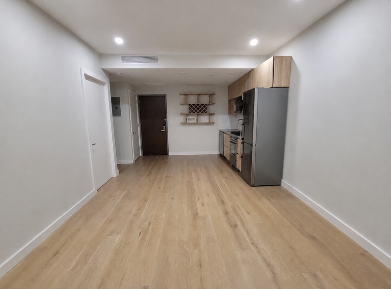 Kitchen and living room - 1433 31st Ave