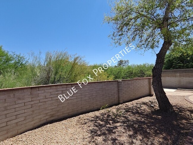 Building Photo - 2781 W Calle Carapan