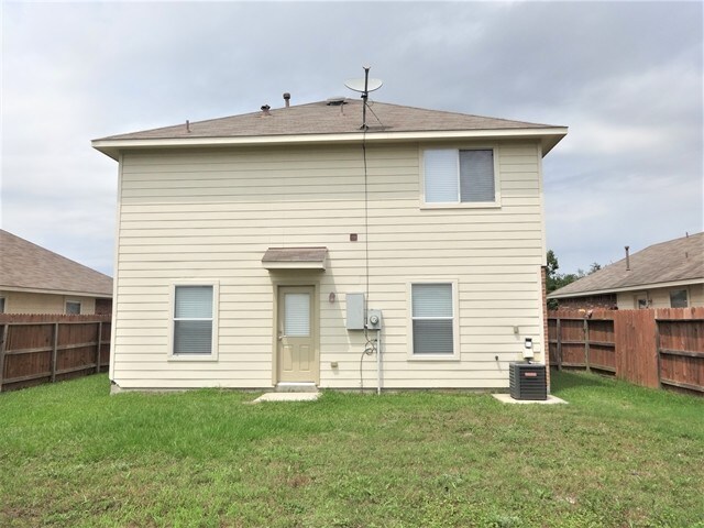 Building Photo - 8918 Farm Ridge Ln